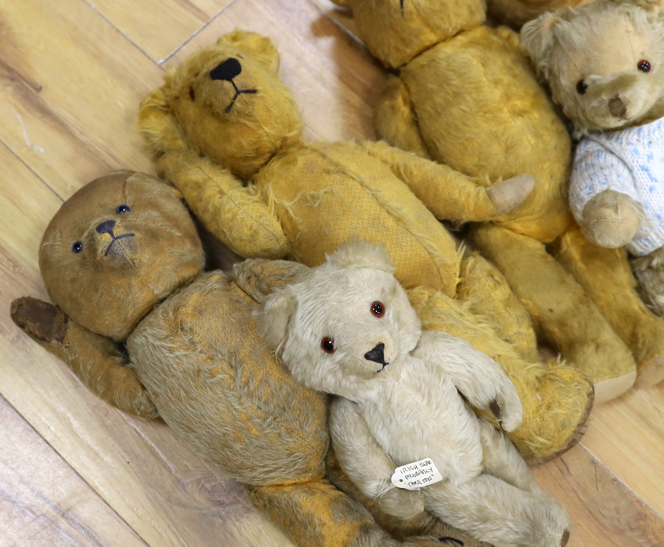 Six English post-war bears, for restoration (6)